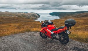 Preview wallpaper honda, motorcycle, bike, mountains, sea, travel