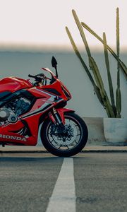 Preview wallpaper honda, motorcycle, bike, side view, red