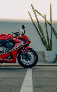 Preview wallpaper honda, motorcycle, bike, side view, red