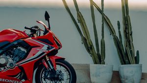 Preview wallpaper honda, motorcycle, bike, side view, red