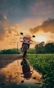 Preview wallpaper honda, motorcycle, bike, front view, red, reflection