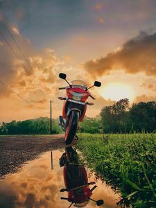 Preview wallpaper honda, motorcycle, bike, front view, red, reflection