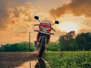 Preview wallpaper honda, motorcycle, bike, front view, red, reflection