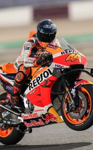 Preview wallpaper honda, motorcycle, motorcyclist, helmet, speed, track, orange