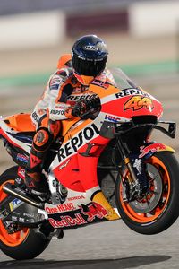 Preview wallpaper honda, motorcycle, motorcyclist, helmet, speed, track, orange