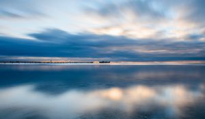 Preview wallpaper horizon, lake, clouds, sky