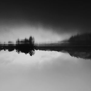 Preview wallpaper horizon, river, bw, reflection