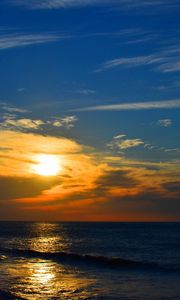 Preview wallpaper horizon, sea, decline, evening, romanticism, waves, clouds, line