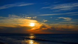 Preview wallpaper horizon, sea, decline, evening, romanticism, waves, clouds, line