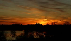 Preview wallpaper horizon, sunset, castle, silhouette