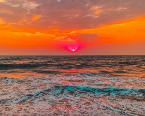 Preview wallpaper horizon, sunset, sky, foam, surf