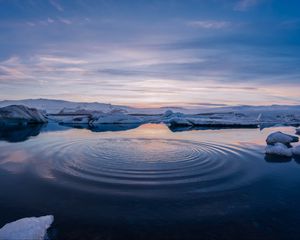 Preview wallpaper horizon, water, circles, snowy