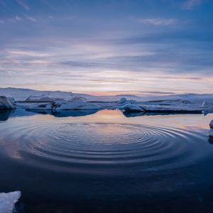 Preview wallpaper horizon, water, circles, snowy