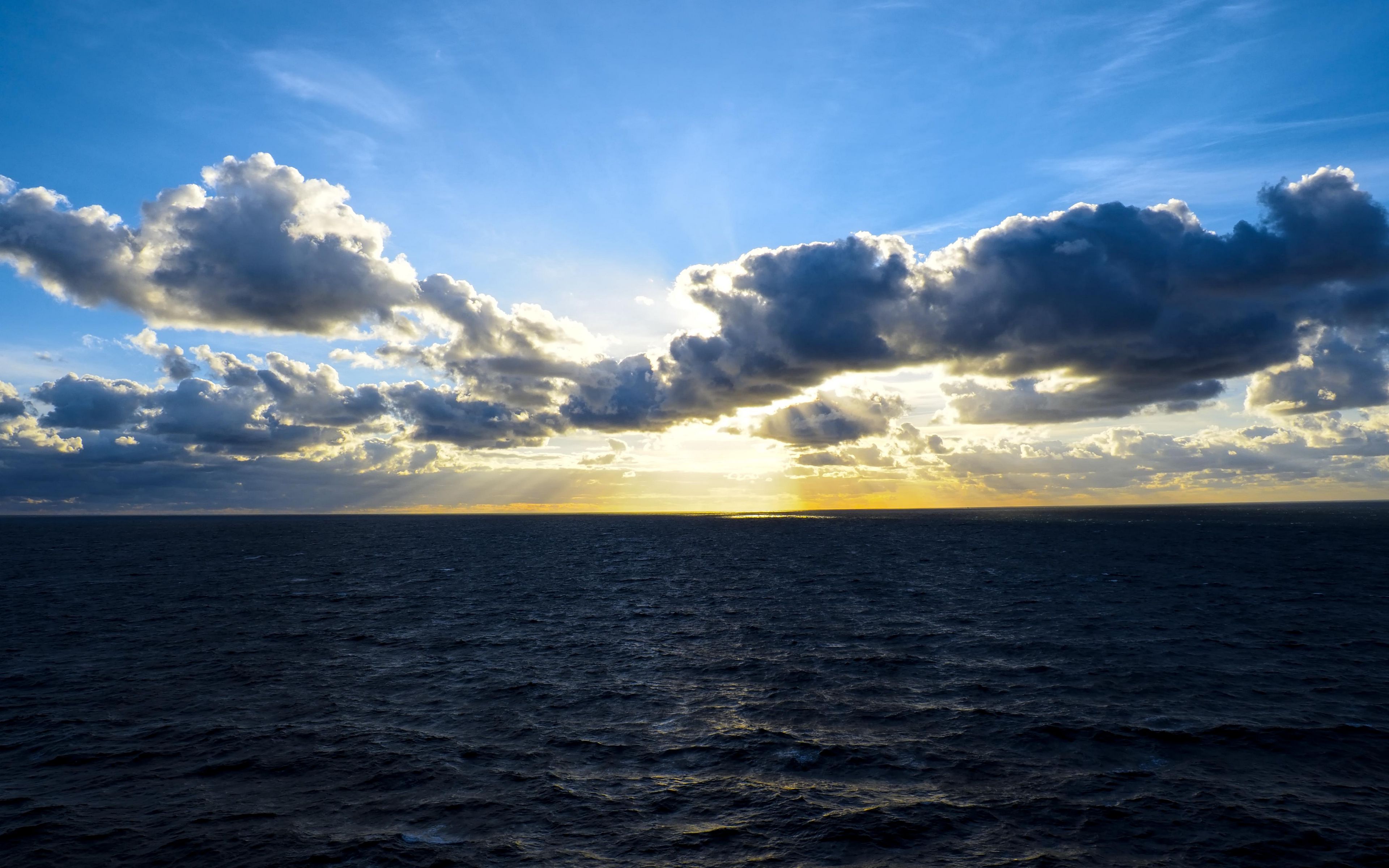 Download wallpaper 3840x2400 horizon, water, rays, clouds 4k ultra hd ...