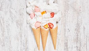 Preview wallpaper horns, cream, fruit, dessert