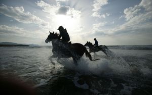 Preview wallpaper horse, rider, riders, sea, spray