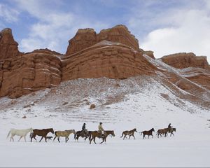 Preview wallpaper horses, cowboys, snow, america, wyoming, plateaus, sky