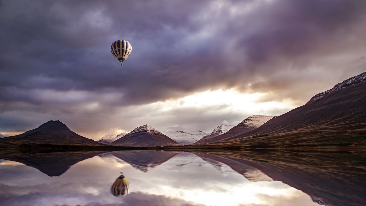 Wallpaper hot air balloon, mountains, reflection, lake