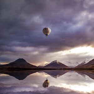 Preview wallpaper hot air balloon, mountains, reflection, lake