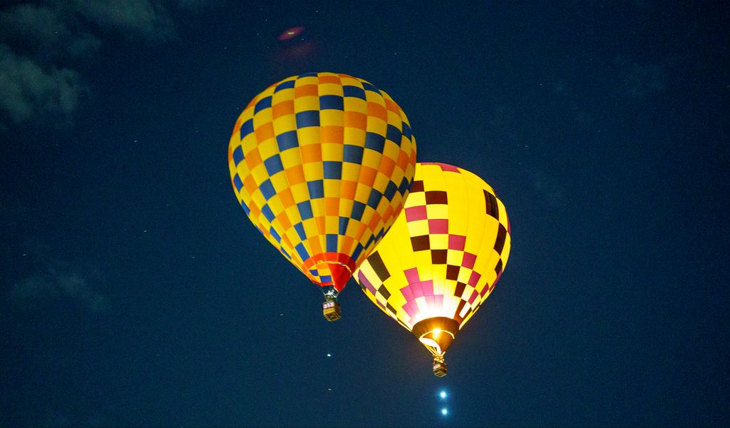 1024x600 Wallpaper hot air balloon, travel, clouds, sky, flight, height, dark