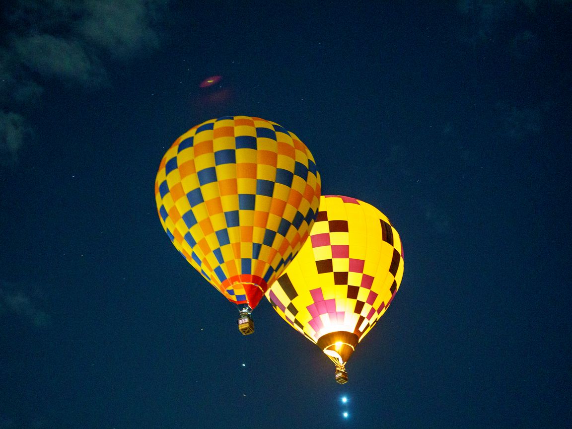1152x864 Wallpaper hot air balloon, travel, clouds, sky, flight, height, dark