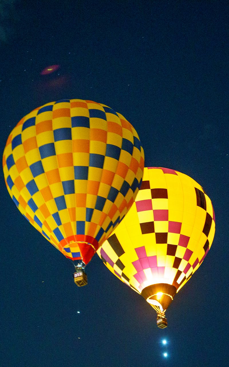 800x1280 Wallpaper hot air balloon, travel, clouds, sky, flight, height, dark