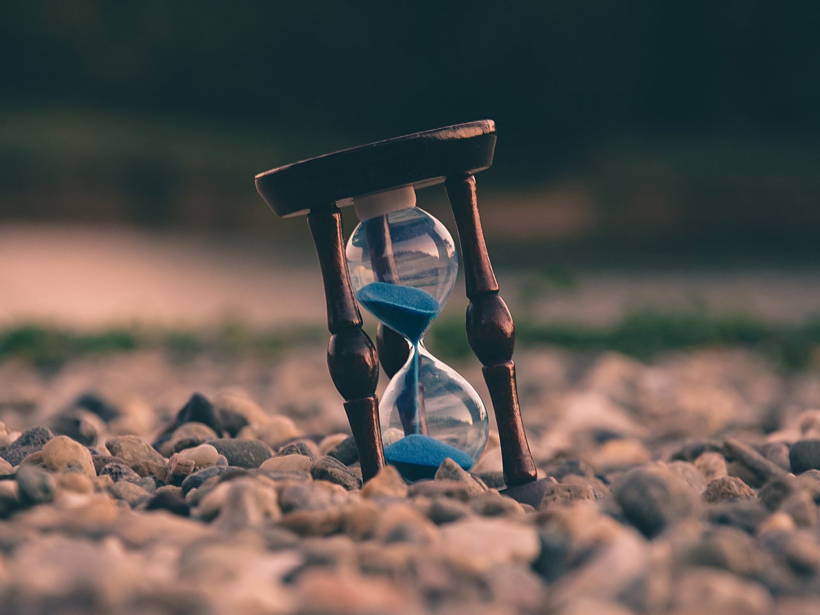 1600x1200 Wallpaper hourglass, stones, blur