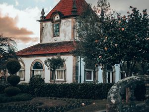 Preview wallpaper house, architecture, old, garden