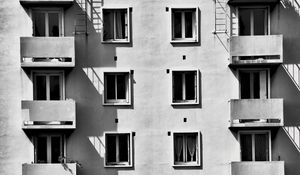 Preview wallpaper house, facade, bw, windows
