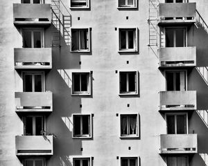 Preview wallpaper house, facade, bw, windows