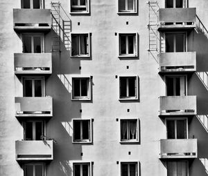 Preview wallpaper house, facade, bw, windows