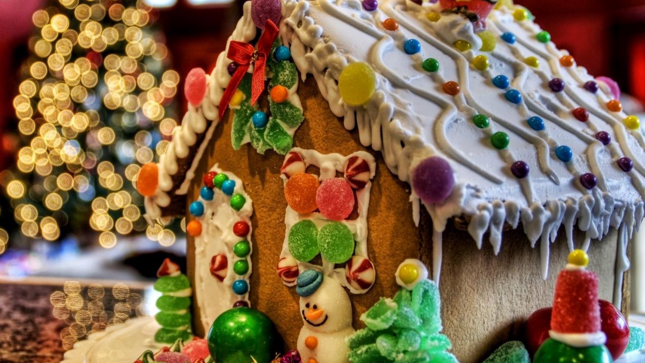 Wallpaper house, festive treats, sweets, snowman, santa claus
