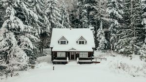 Preview wallpaper house, forest, snow, winter, nature