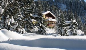 Preview wallpaper house, hotel, fur-trees, coniferous, snowdrifts, snow, trees