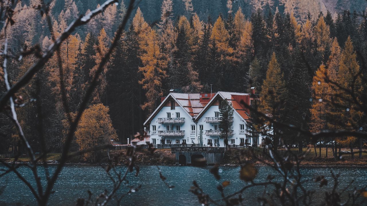Wallpaper house, lake, branches, autumn