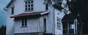 Preview wallpaper house, white, wooden, tree, yard