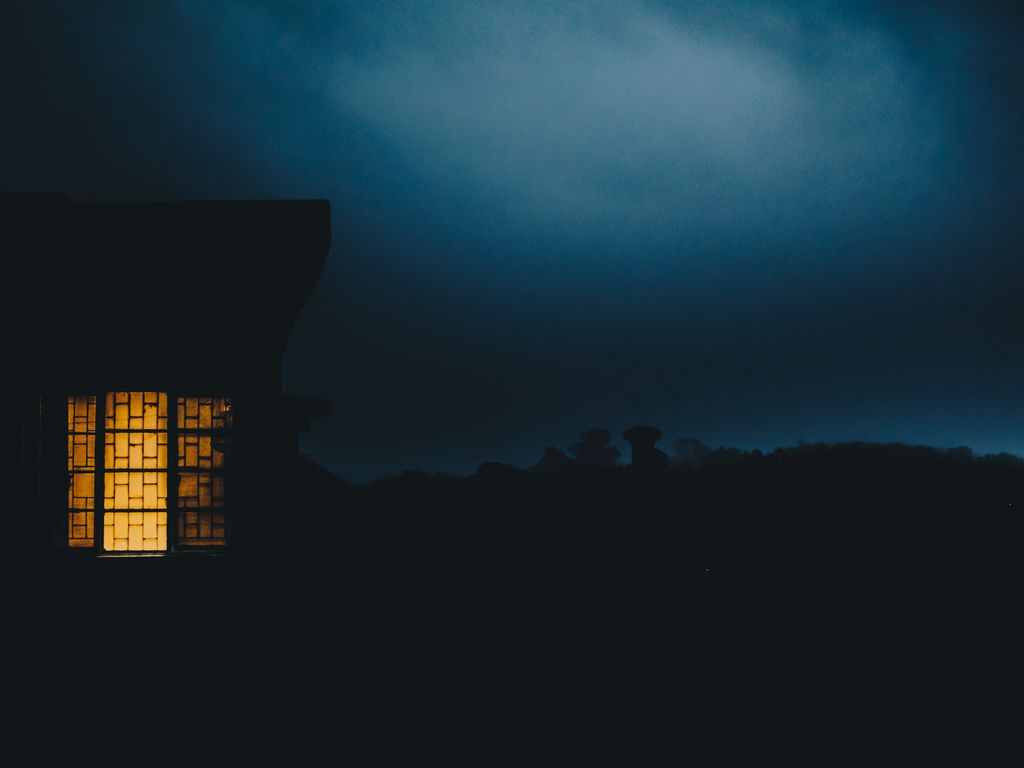 1024x768 Wallpaper house, window, haze, dusk, dark, evening, light