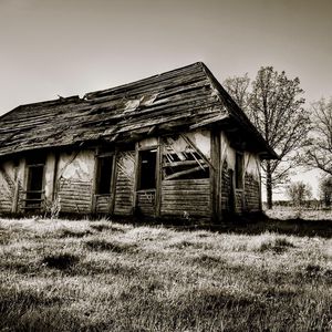 Preview wallpaper house, wooden, ruins, black-and-white