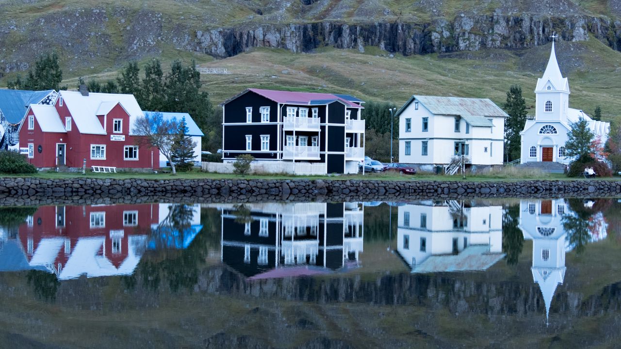 Wallpaper houses, reflection, lake, mountains