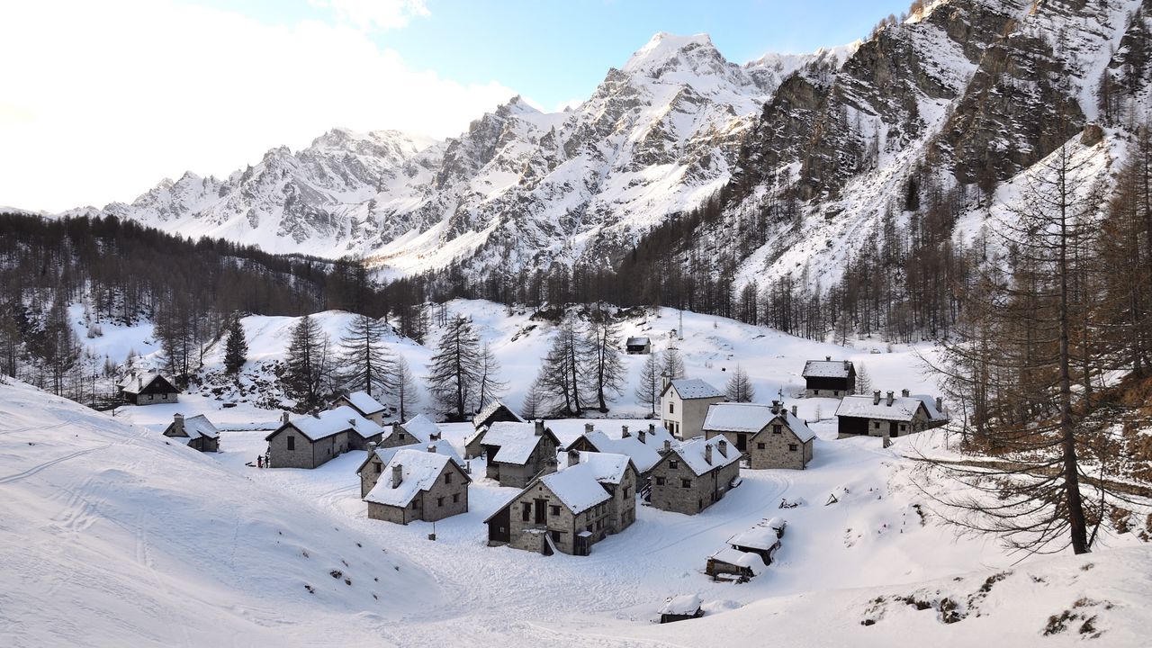 Wallpaper houses, village, valley, mountains, snow, winter, white