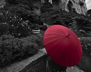 Preview wallpaper human, umbrella, castle, alone, black and white