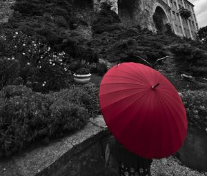 Preview wallpaper human, umbrella, castle, alone, black and white