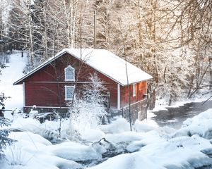 Preview wallpaper hut, forest, trees, snow, snowy