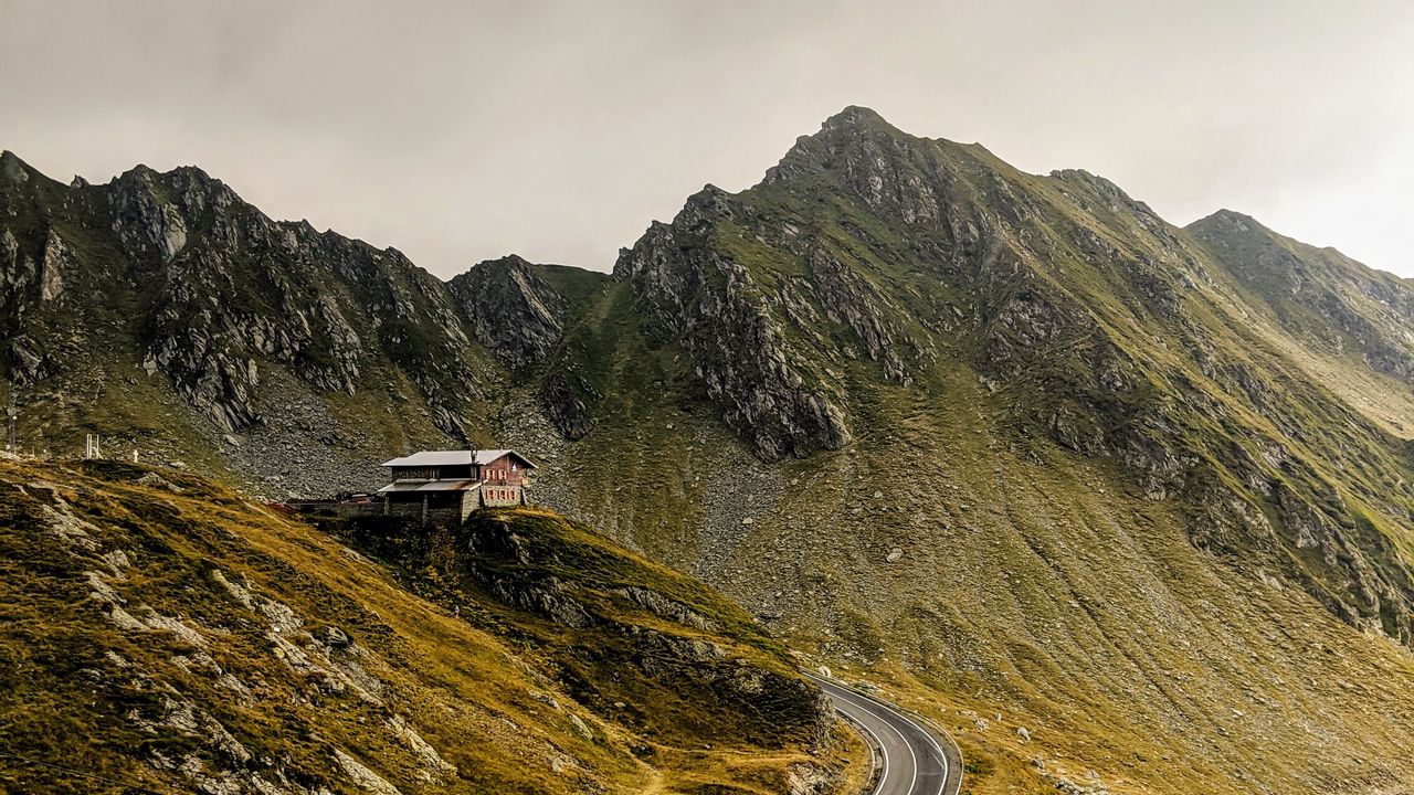 Wallpaper hut, mountains, road, winding, grass