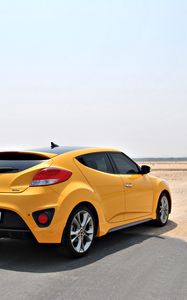 Preview wallpaper hyundai veloster, yellow, side view, desert