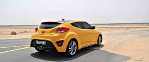 Preview wallpaper hyundai veloster, yellow, side view, desert