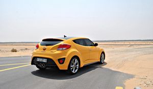 Preview wallpaper hyundai veloster, yellow, side view, desert