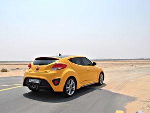 Preview wallpaper hyundai veloster, yellow, side view, desert