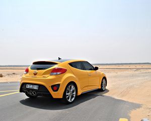 Preview wallpaper hyundai veloster, yellow, side view, desert