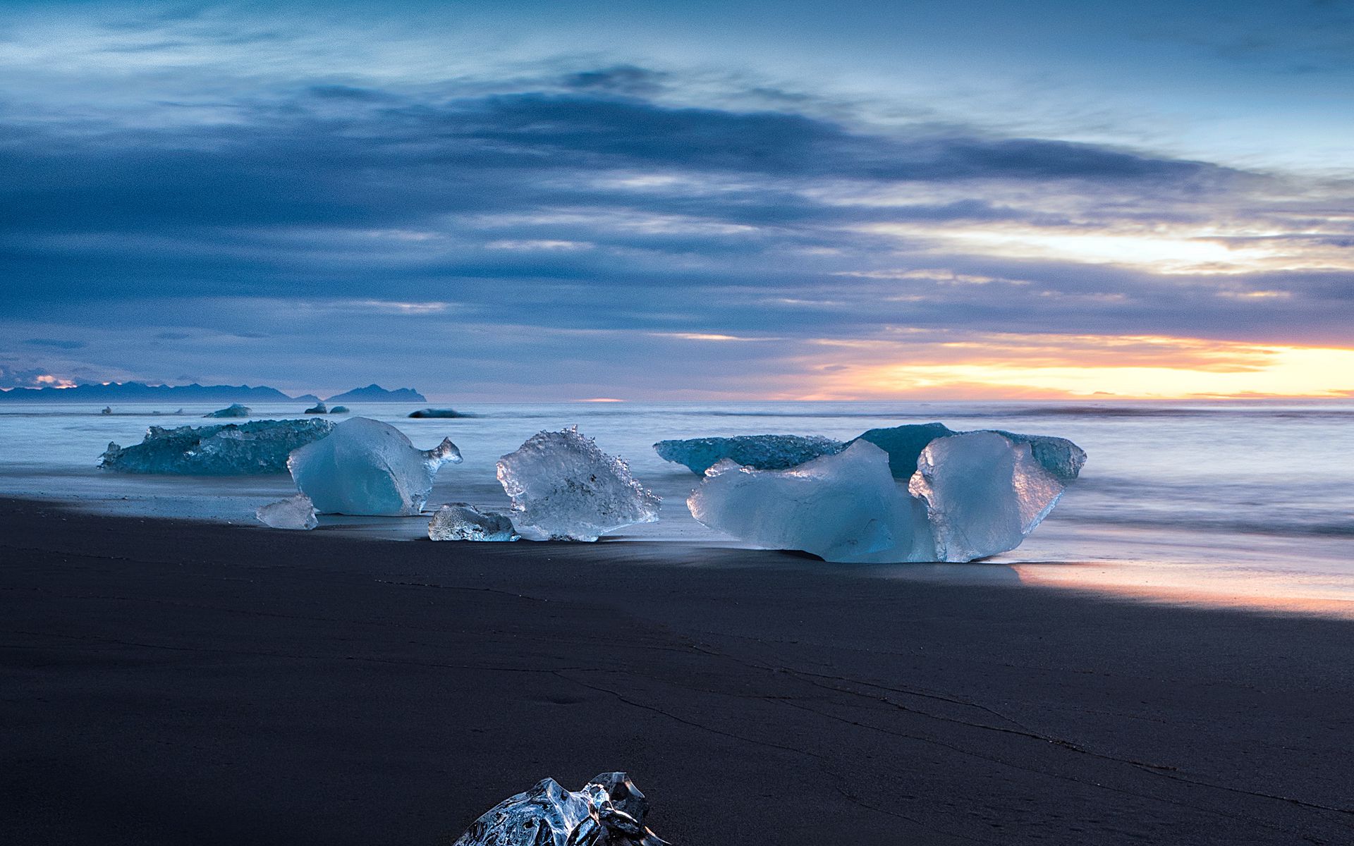 Download wallpaper 1920x1200 ice, coast, floe, horizon, sea widescreen